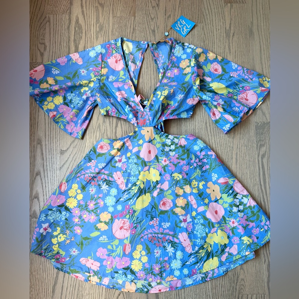 NWT VRG Grl Floral Cut Out Flutter Sleeve Mini Dress